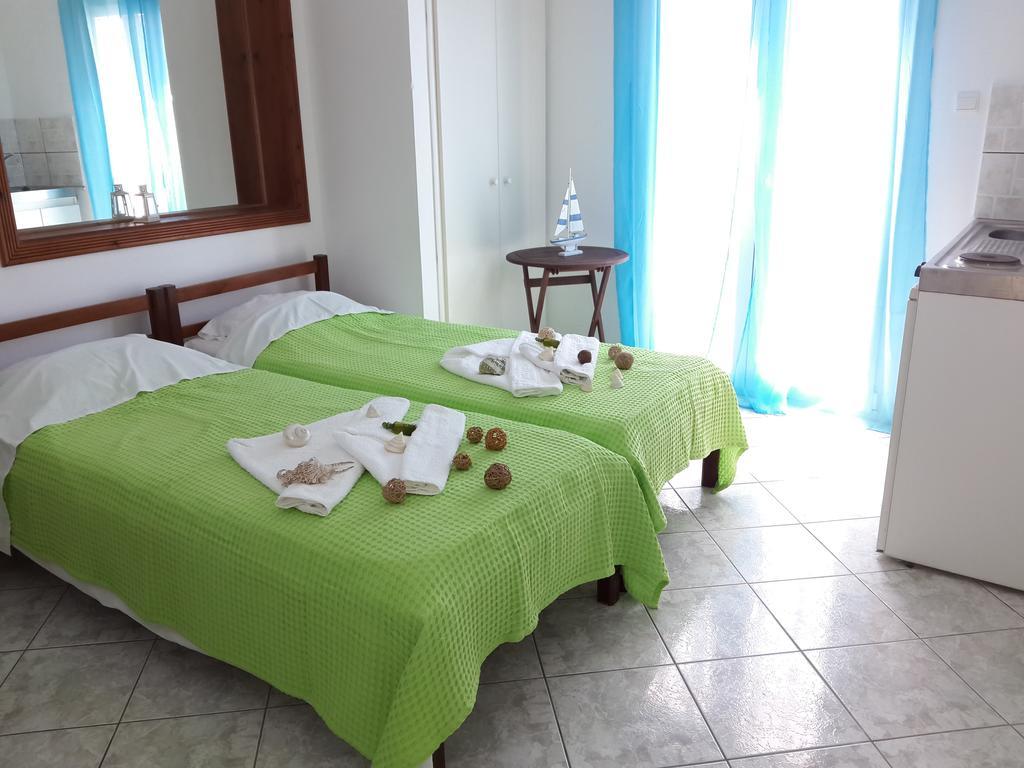 Paros Rooms Dora Buitenkant foto
