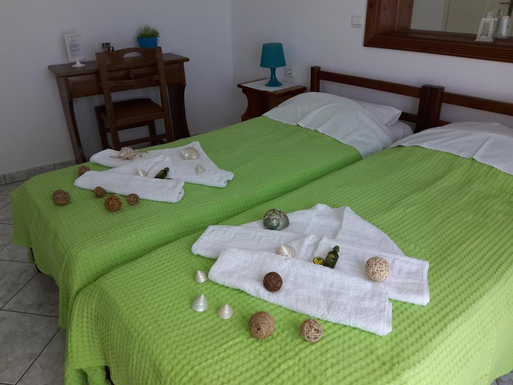 Paros Rooms Dora Buitenkant foto