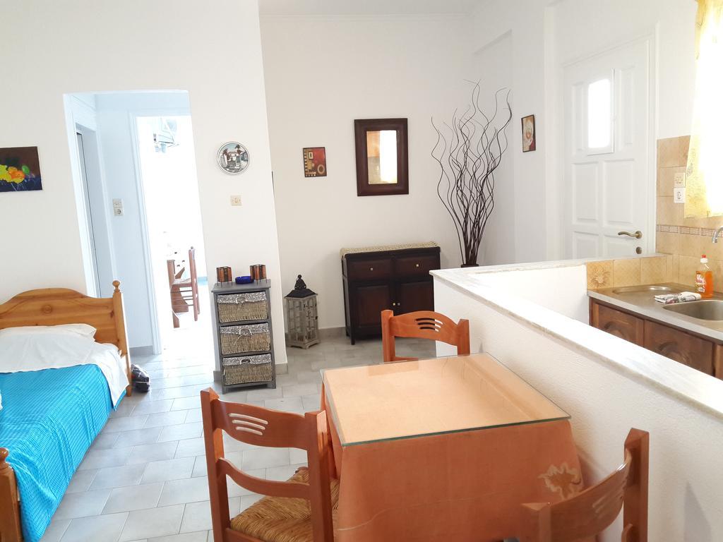 Paros Rooms Dora Buitenkant foto